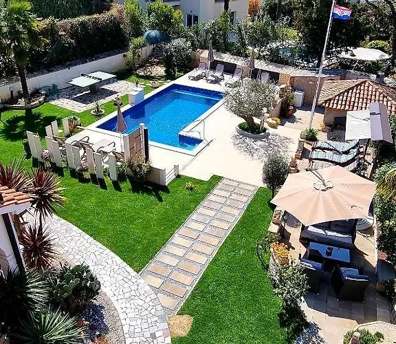 Apartments Engel With Pool
