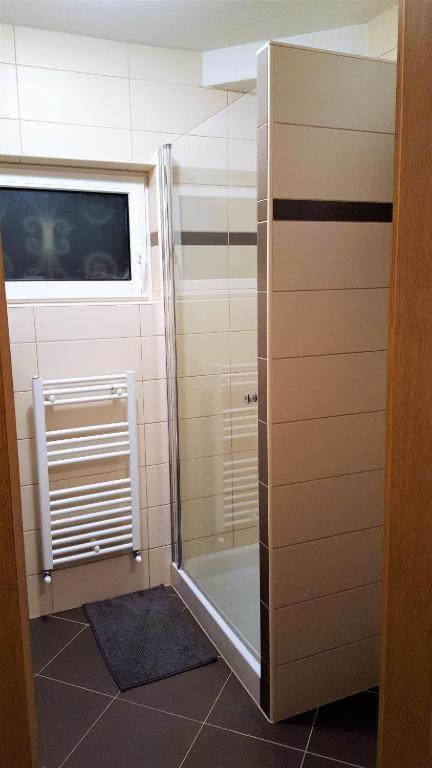 Engel With Pool Apartament